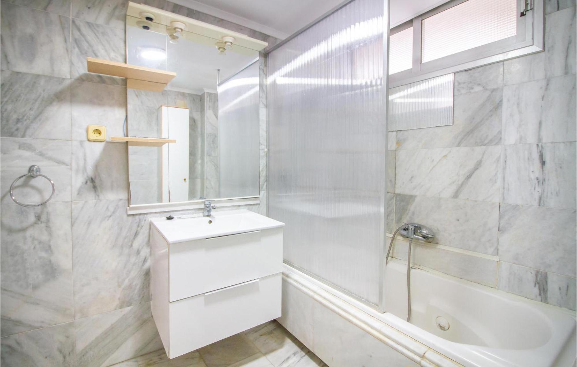 2 Bedroom Cozy Apartment In Benidorm Exterior foto